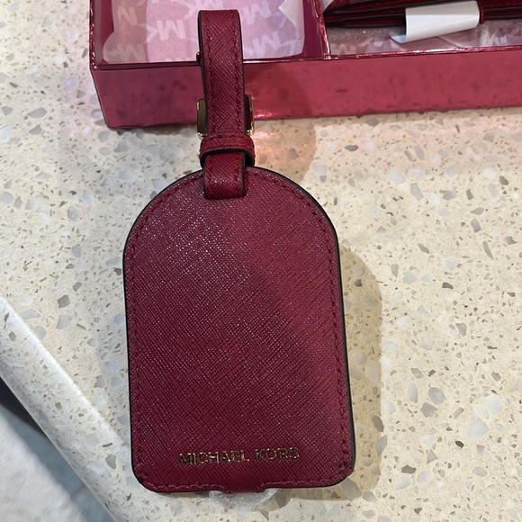 Michael Kors Passport and Luggage Tag Set - Picture 7 of 7